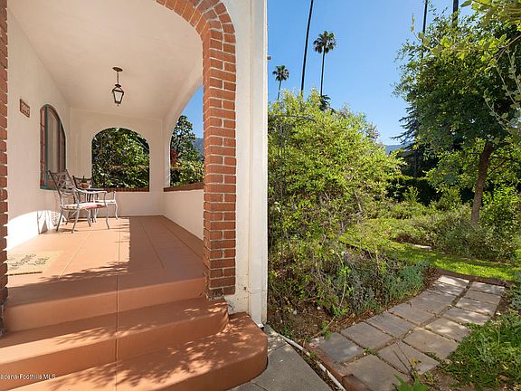 2nd image of 2097 Mar Vista Ave