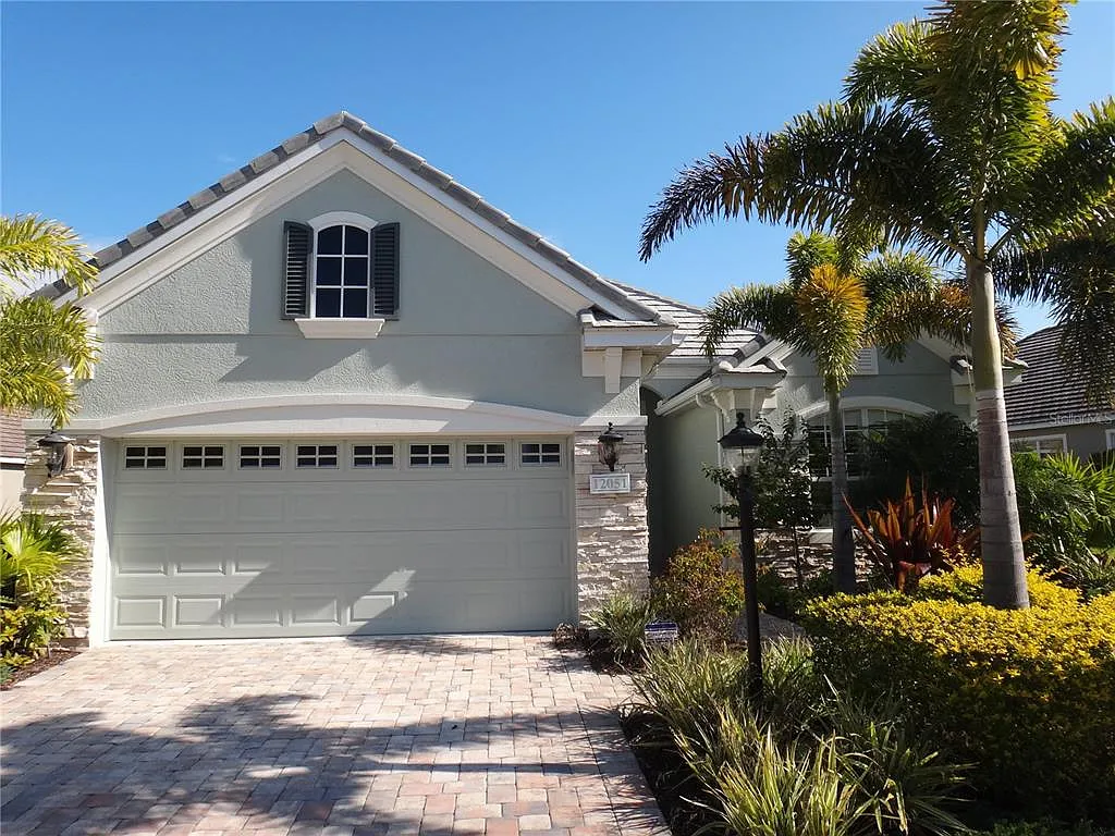 3 bed, 2.0 bath, 2116 sqft, $3,975 — Photo 3