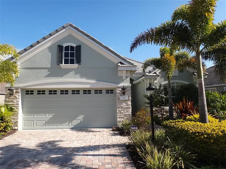 12051 Thornhill Ct — Photo 3