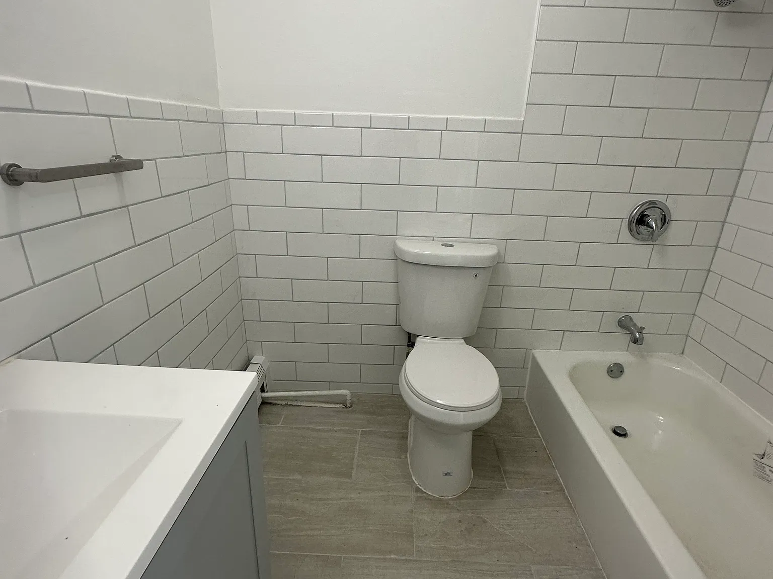 3 bed, 750 sqft, $2,300 — Photo 4