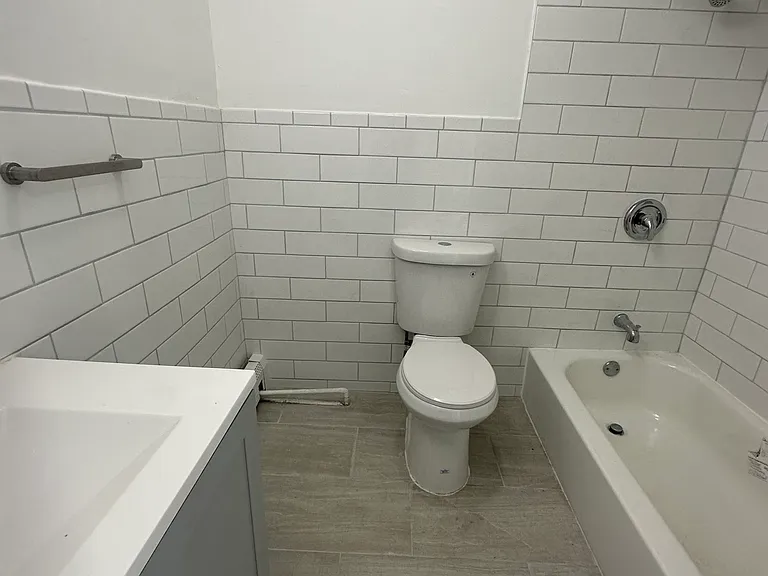 190 Clinton Ave #2 — Photo 4