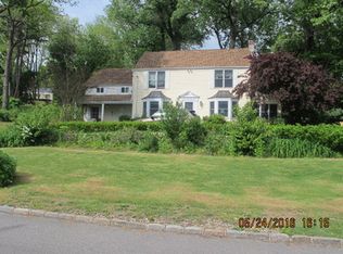 190 E Shore Rd, Huntington, NY 11743