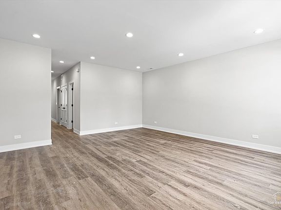 3rd image of 4851 S Ridgeway Ave