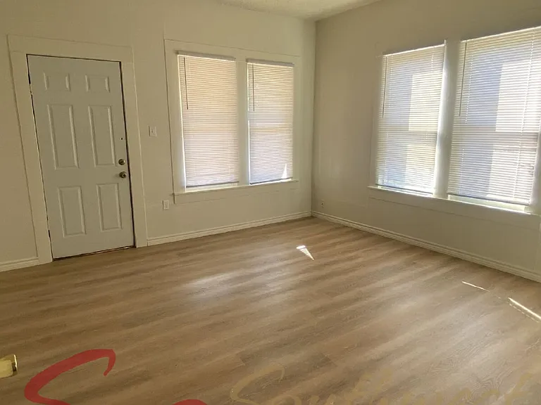 480 N Clinton St — Photo 14