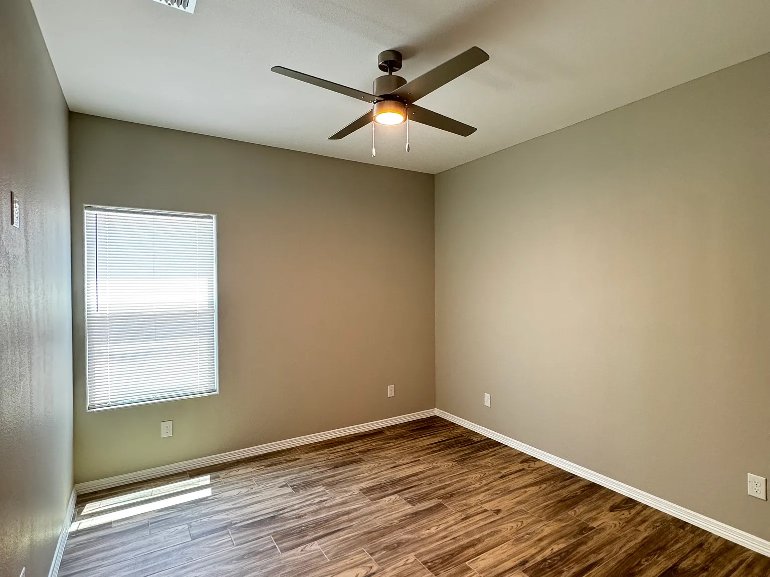 1 bed, 672 sqft, $975 — Photo 4