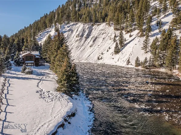 49935 Gallatin Rd, Gallatin Gateway, MT 59730