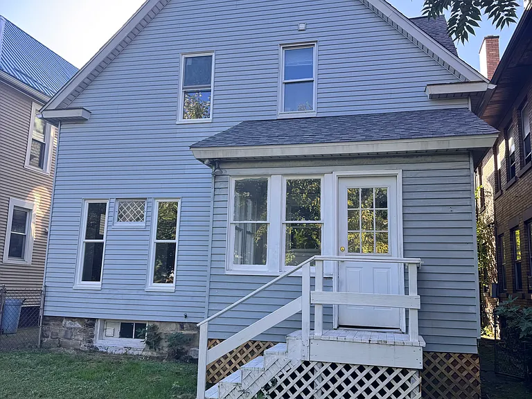 912 W 9th St — Photo 2