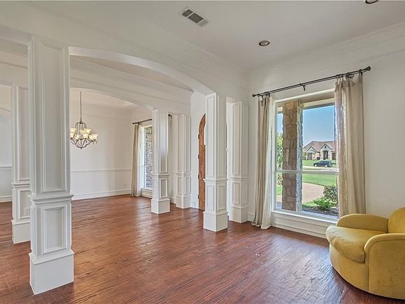 5th image of 408 Crestfield Ct