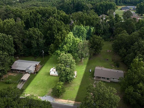 2nd image of 6 Simmons Ln