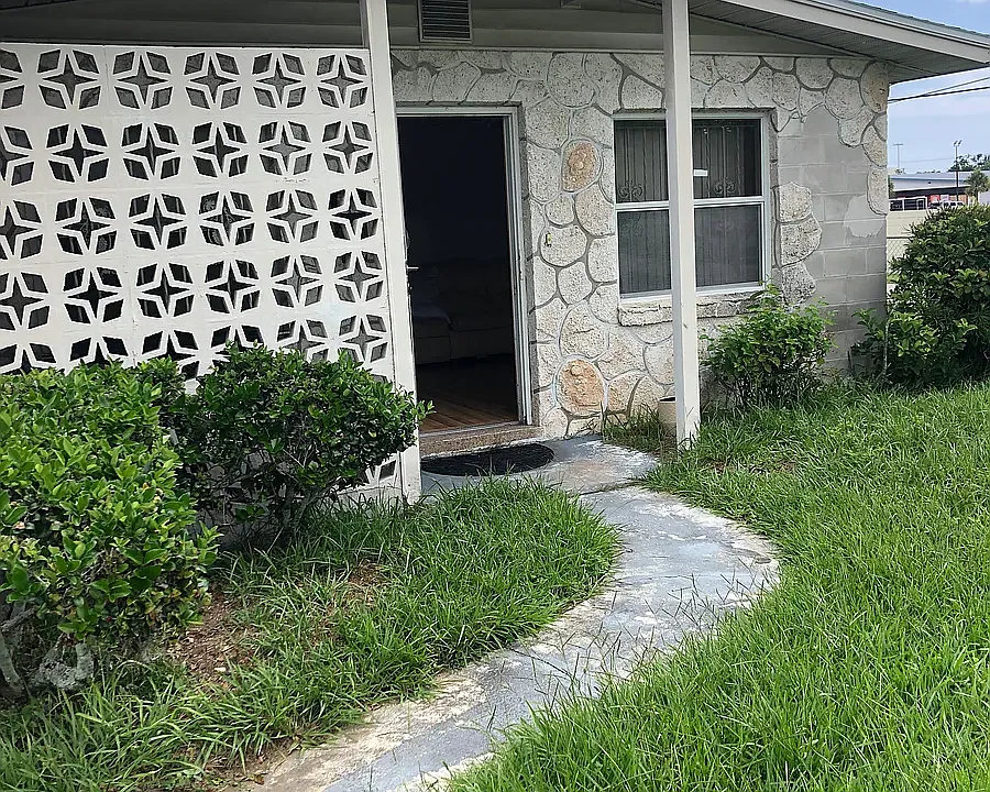 201 College Park Dr #1
