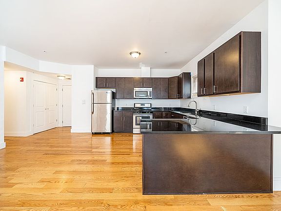 5th image of 76 Palisade Ave #2R