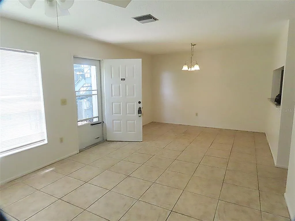 2 bed, 2.0 bath, 912 sqft, $1,580 — Photo 4