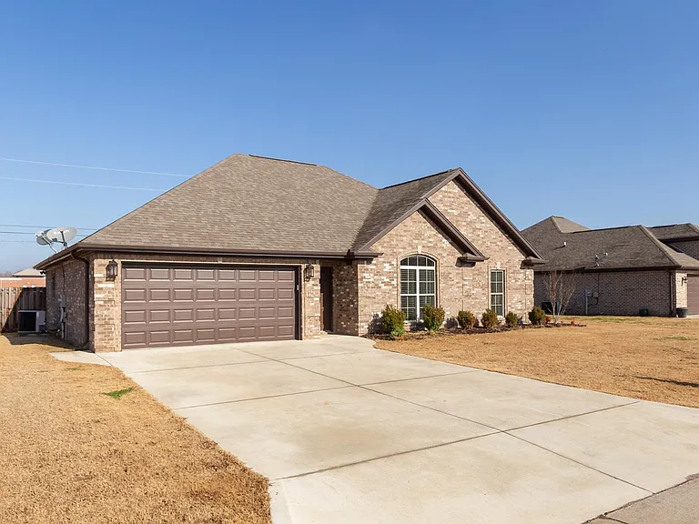 102 Cottonwood Dr — Photo 2