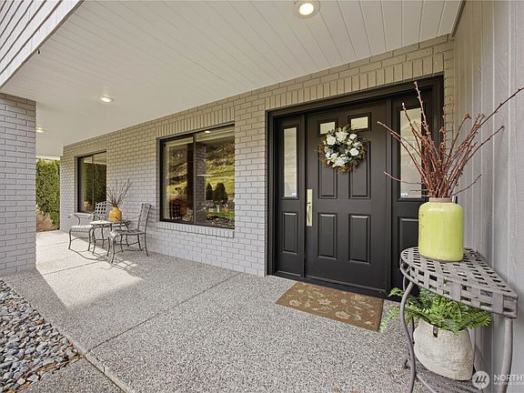 3rd image of 2885 Lakeshore Drive