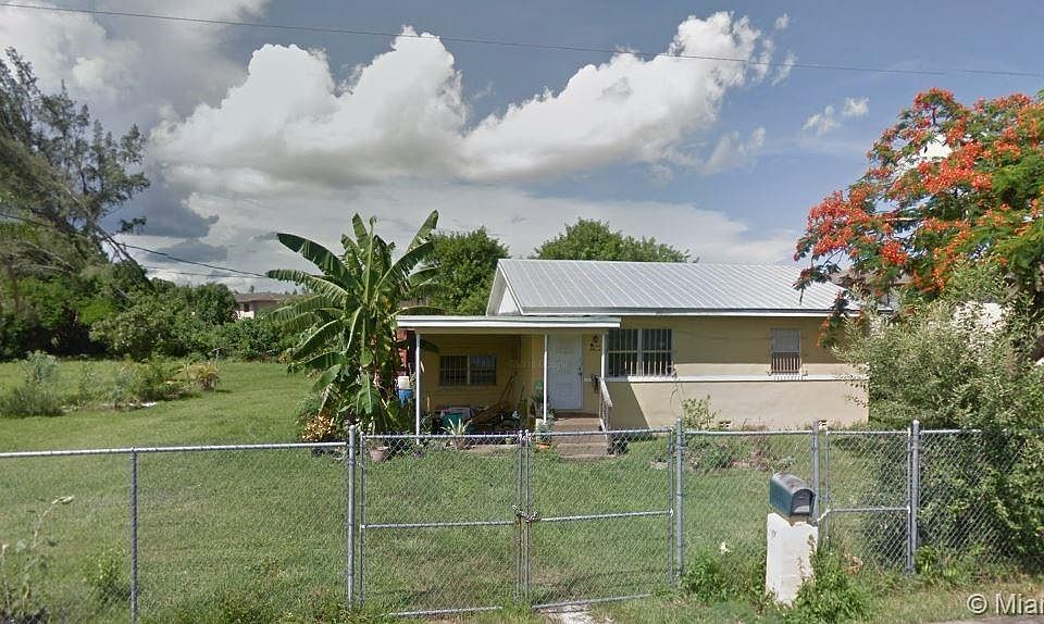 2nd image of 14201 Henderson St