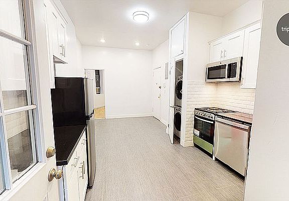3rd image of 533 E 87th St #1E