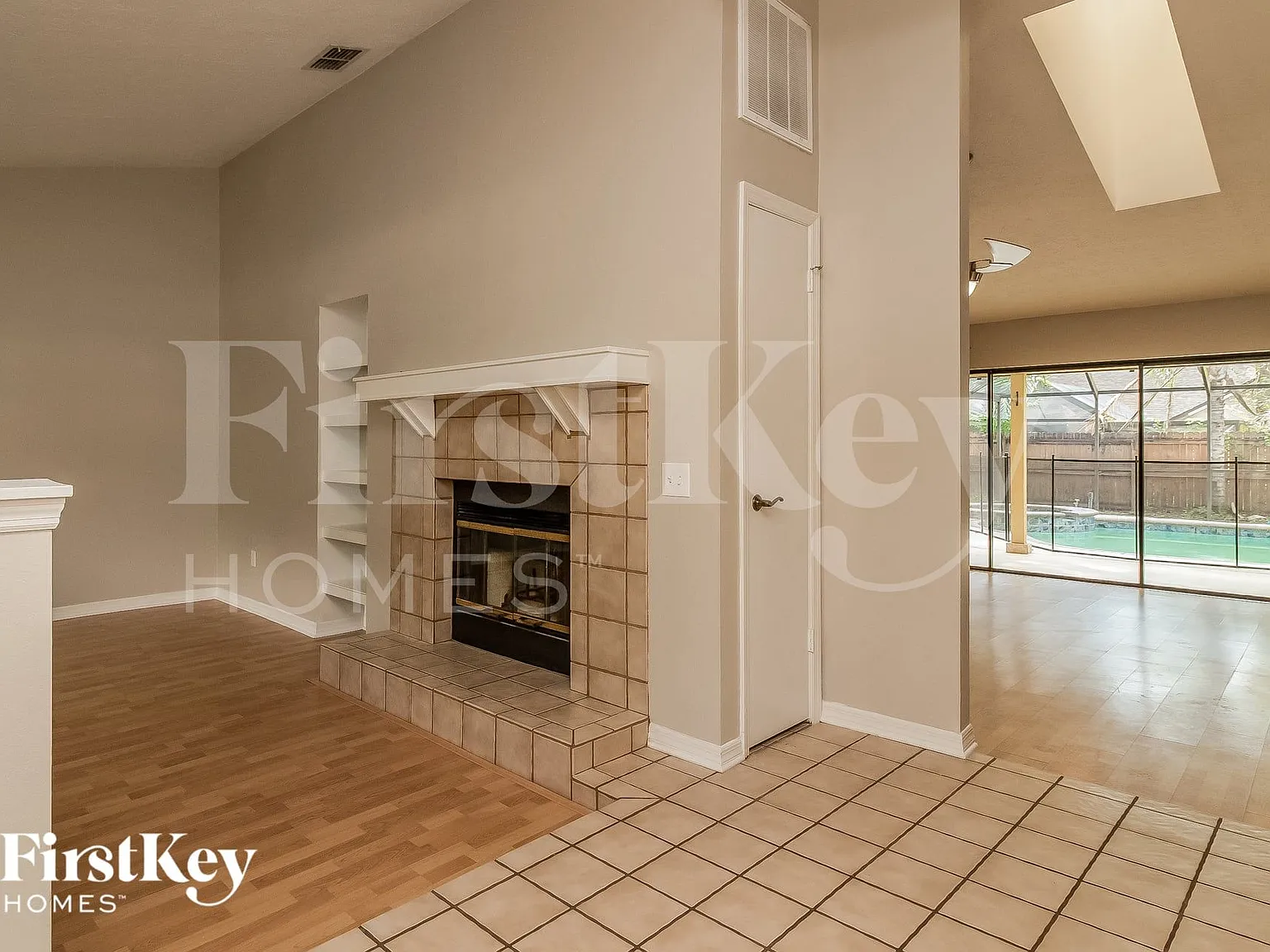 4 bed, 2.0 bath, 2274 sqft, $2,995 — Photo 3
