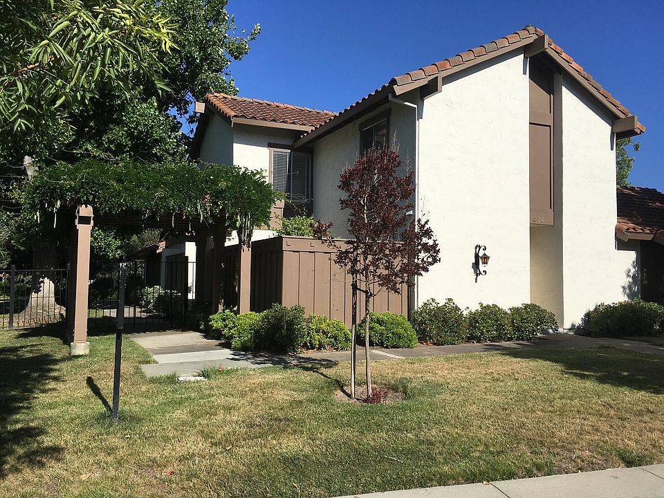 1st image of 1074 Strayer Dr