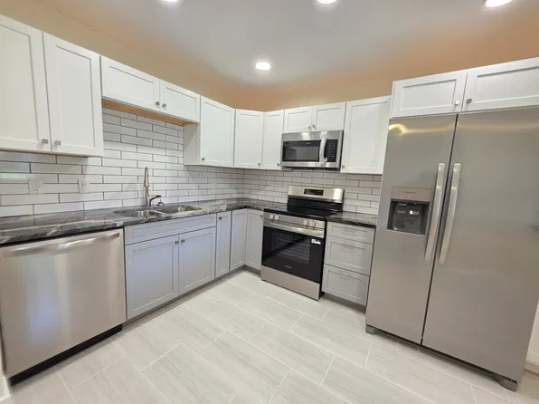 930 85th Ave N APT 103, Saint Petersburg, FL 33702