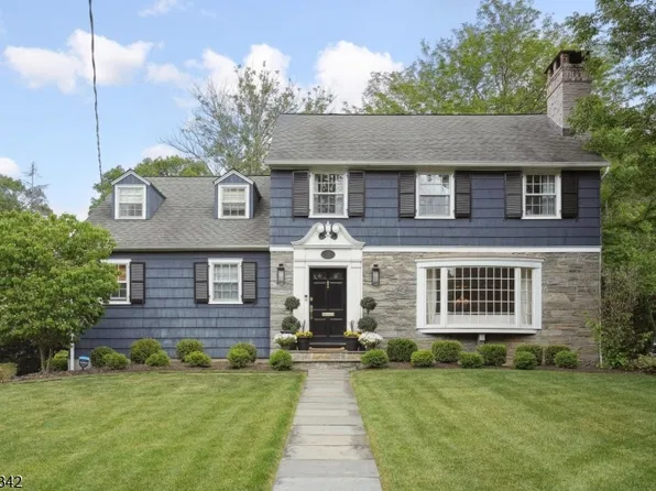 11 Hickory Rd, Summit City, NJ 07901