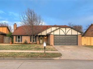 1408 Smoking Tree St, Moore, OK 73160