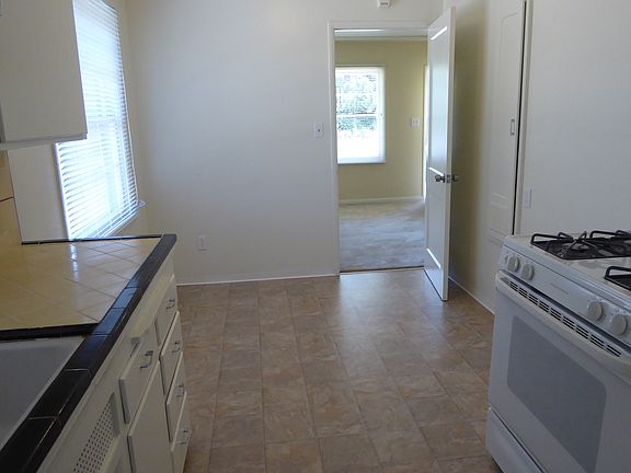 4th image of 8498 Hillcrest Ave