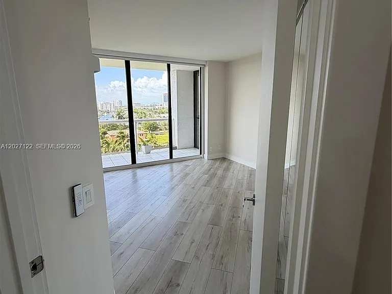 3640 Yacht Club Dr #805 — Photo 10