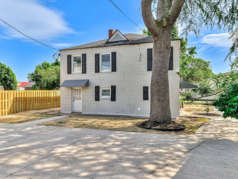 327 Meridian Ave — Photo 18