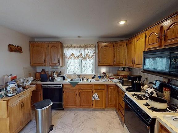 4th image of 104 Readville St