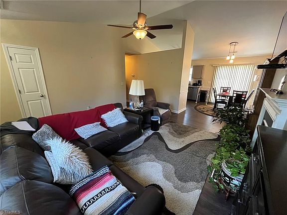 3rd image of 1623 Faircrest Ln