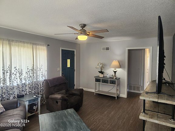 3rd image of 587 Fairlane Pl
