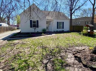 612 S 2nd St, Clinton, MO 64735