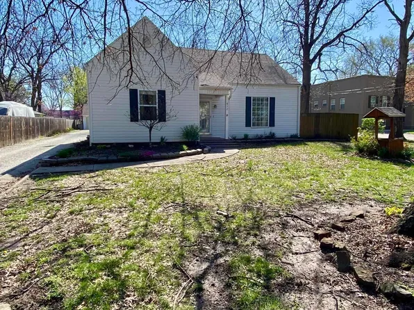 612 S 2nd St, Clinton, MO 64735