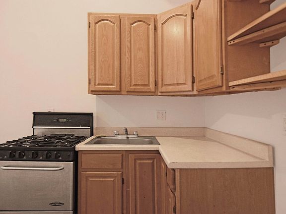 5th image of 684 Metropolitan Ave APT 1L