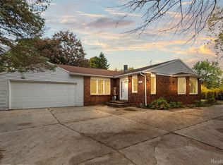 2124 Welch Rd, Commerce Township, MI 48390