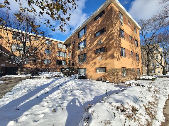 3rd image of 2700 W Lunt Ave APT 201