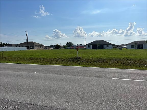 2nd image of 618 Chiquita Blvd N