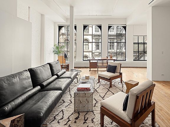 2nd image of 47 Walker St APT 3A