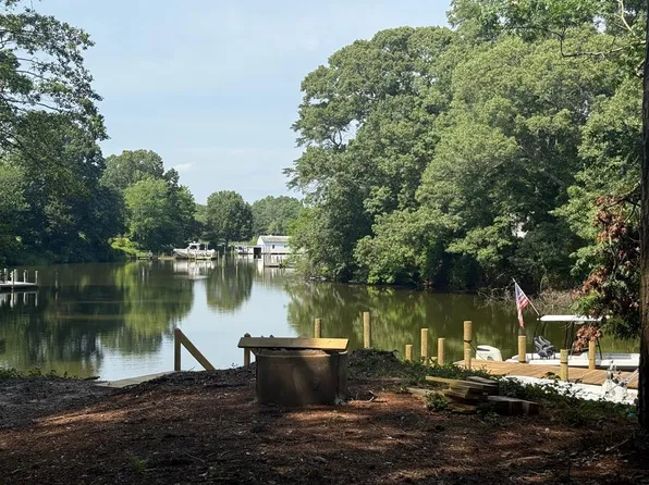 Long Lane Ct, White Stone, VA 22578