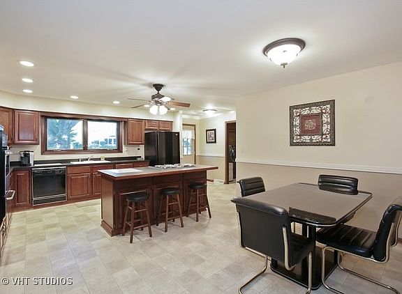 5th image of 298 Greenwood Dr