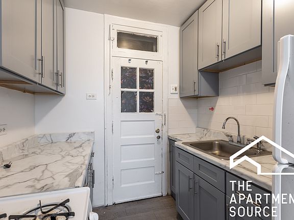 3rd image of 2803 W Lunt Ave #J2