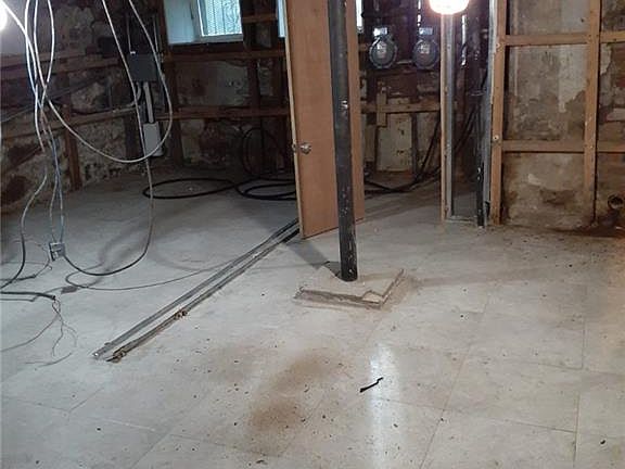 4th image of 2122 Washington Ave