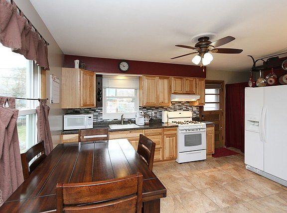 5th image of 25424 W Lincoln Dr