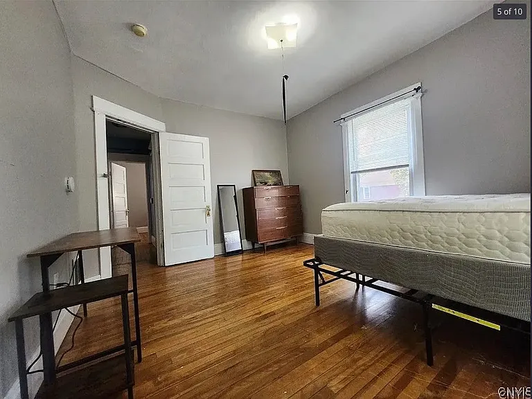 718 Clarendon St #2 — Photo 5