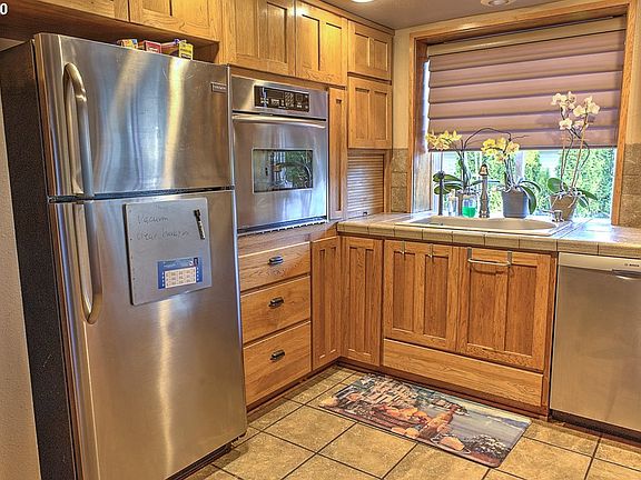 5th image of 409 NE 152nd Ave