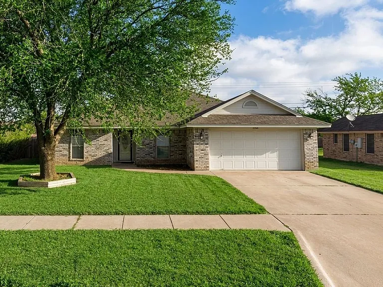 2201 Ledgestone Dr — Photo 1