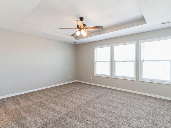 5th image of 312 SW Heritage Ln