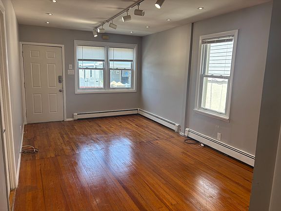 3rd image of 28 Louisiana St