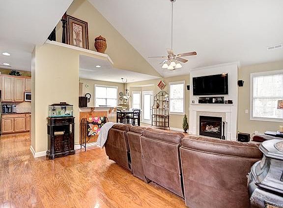 3rd image of 2412 Farnsfield Ct