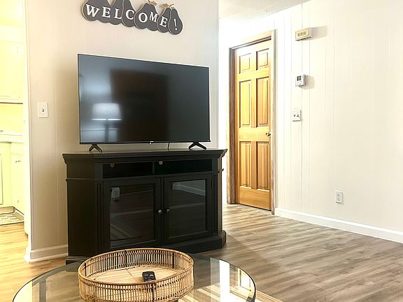 2nd image of 305 17th St NE #2